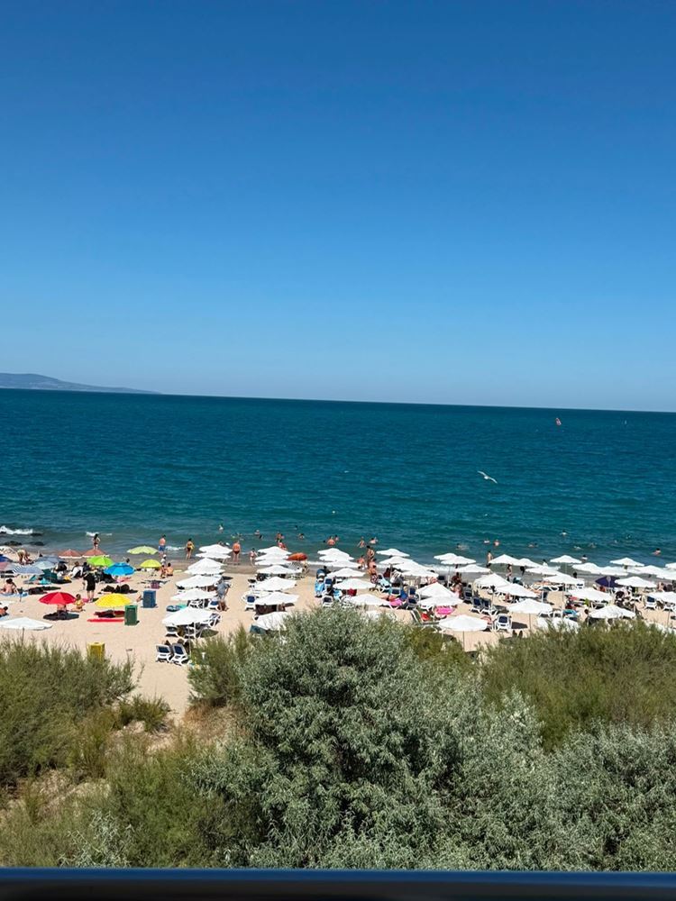 Přímý výhled na moře – prostorný byt s jednou ložnicí v první linii v Pomorie
