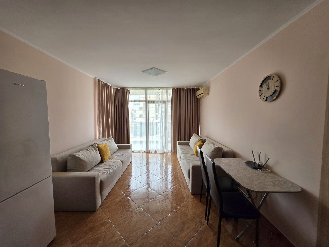 Studio s výhledem na bazén ve Sveti Vlas – vynikající možnost pro investici, bydlení nebo letní odpočinek