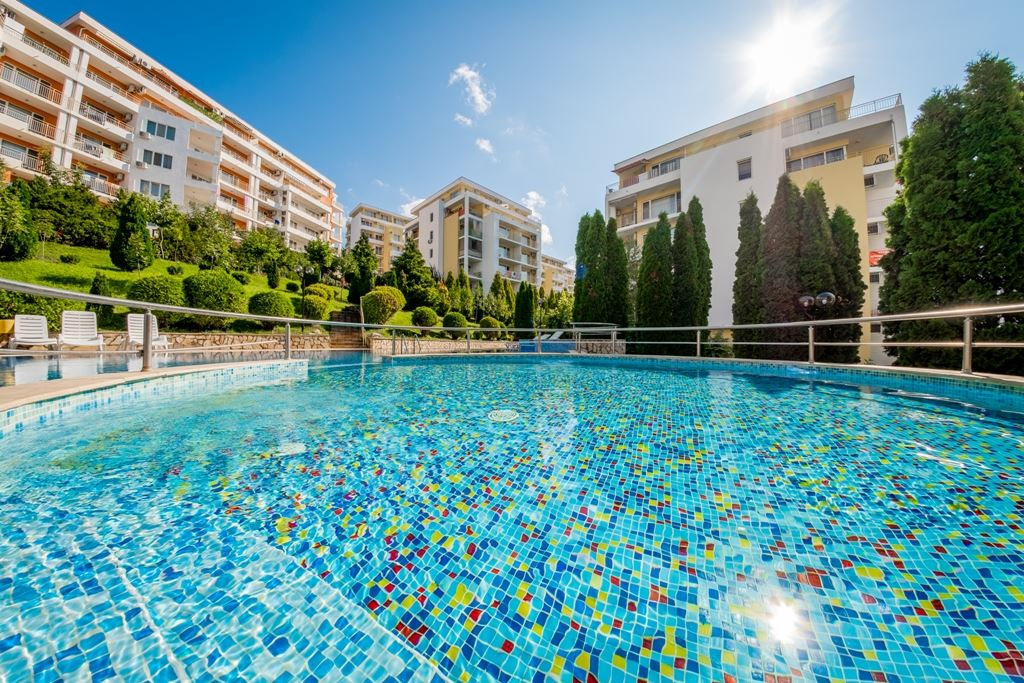 Apartmán s jednou ložnicí v luxusním komplexu ve Sveti Vlas – působivé výhledy na hory