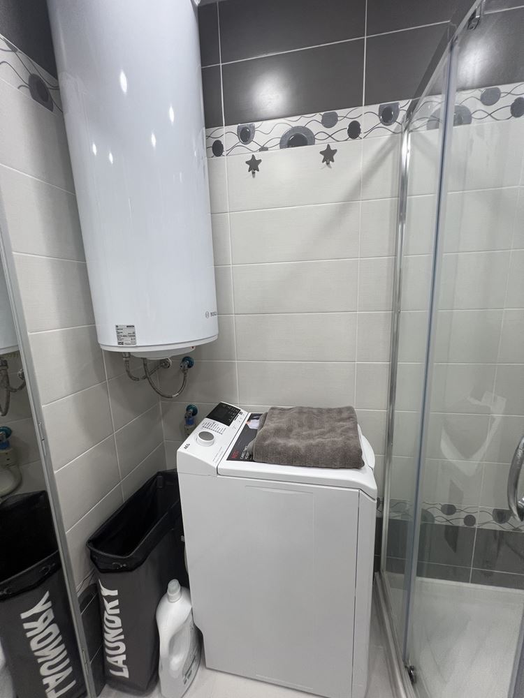 Prostorný apartmán s jednou ložnicí a výhledem na moře jen jednu minutu od pláže ve Sveti Vlas