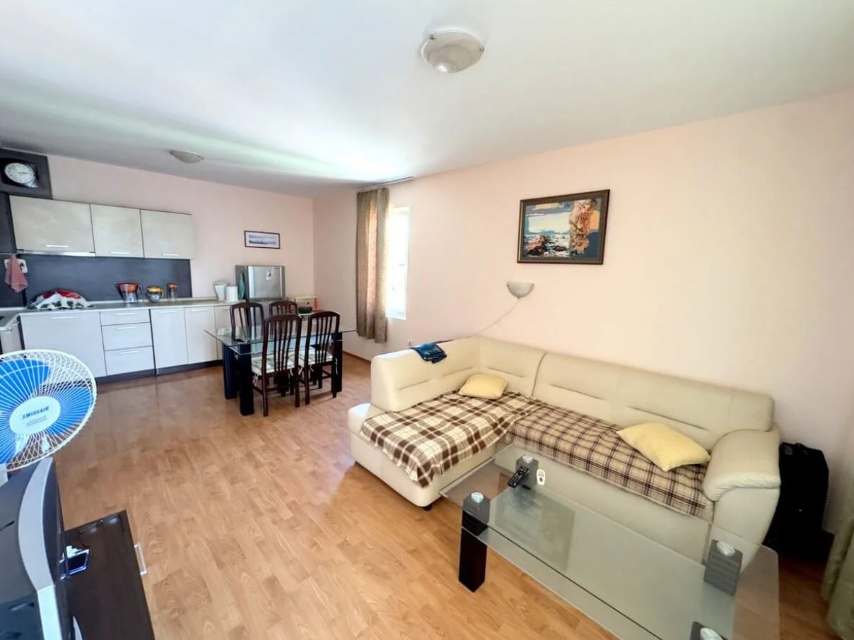 Prostorný apartmán s jednou ložnicí 200 metrů od moře v Ravdě – pohodlný domov u pobřeží