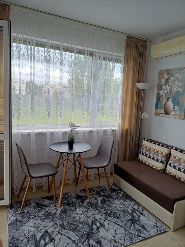 Dvoupokojový apartmán 500 metrů od pláže v Slunečním pobřeží – připraven k nastěhování