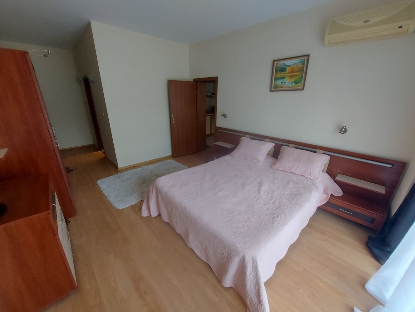 Prostorný dvoupokojový byt v přízemí s výhledem na bazén v Slunečném pobřeží – zařízený a připravený k nastěhování