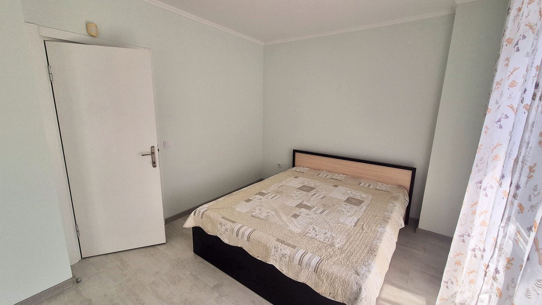 Stylový apartmán s jednou ložnicí a novým zařízením v oblasti Cocoa Beach – připravený k nastěhování