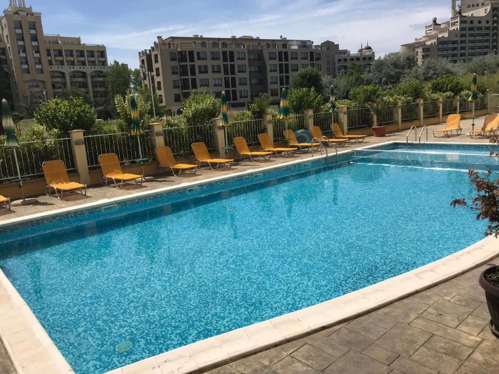 Dvoupokojový apartmán v komplexu v Pomorie – 300 m od pláže, skvělá investice