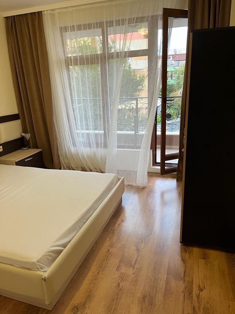 Prostorný apartmán s jednou ložnicí na první linii v malebné Ravdě