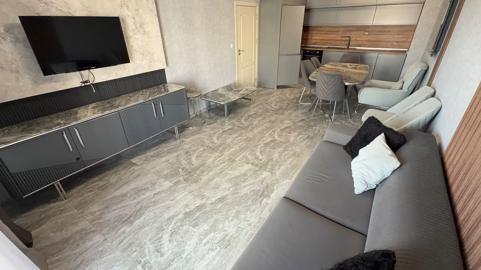 Luxusní apartmán s jednou ložnicí a výhledem na moře v Nesebaru – styl a komfort v první linii u moře