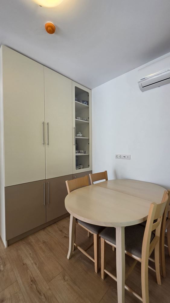 Stylový apartmán s jednou ložnicí, funkční dispozicí, komfortem a klidnou atmosférou letoviska