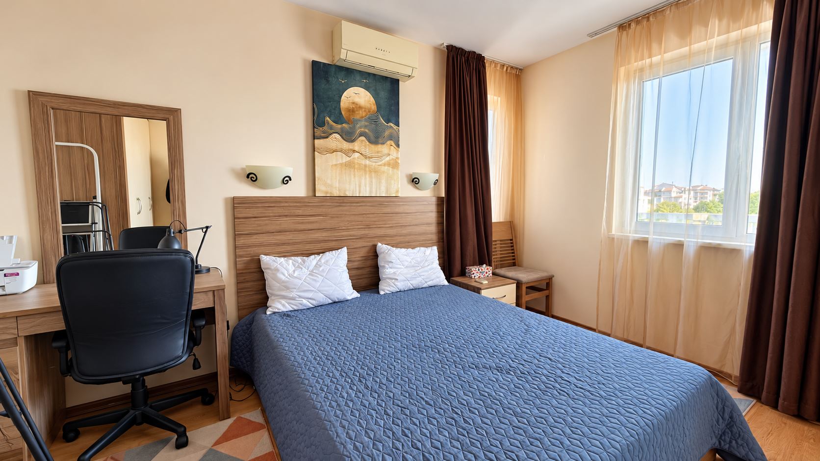 Útulný menší apartmán s jednou ložnicí v komplexu s bazénem a nepřetržitou ostrahou