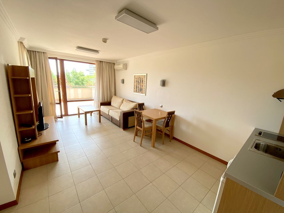 Dvoupokojový byt (s jednou ložnicí) v první linii u moře v Ravda – luxus, příroda a výhled na bazén