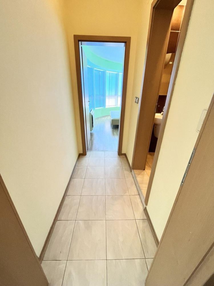 Prostorný apartmán s jednou ložnicí a výhledem na bazén ve skvěle udržovaném komplexu v Pomorie
