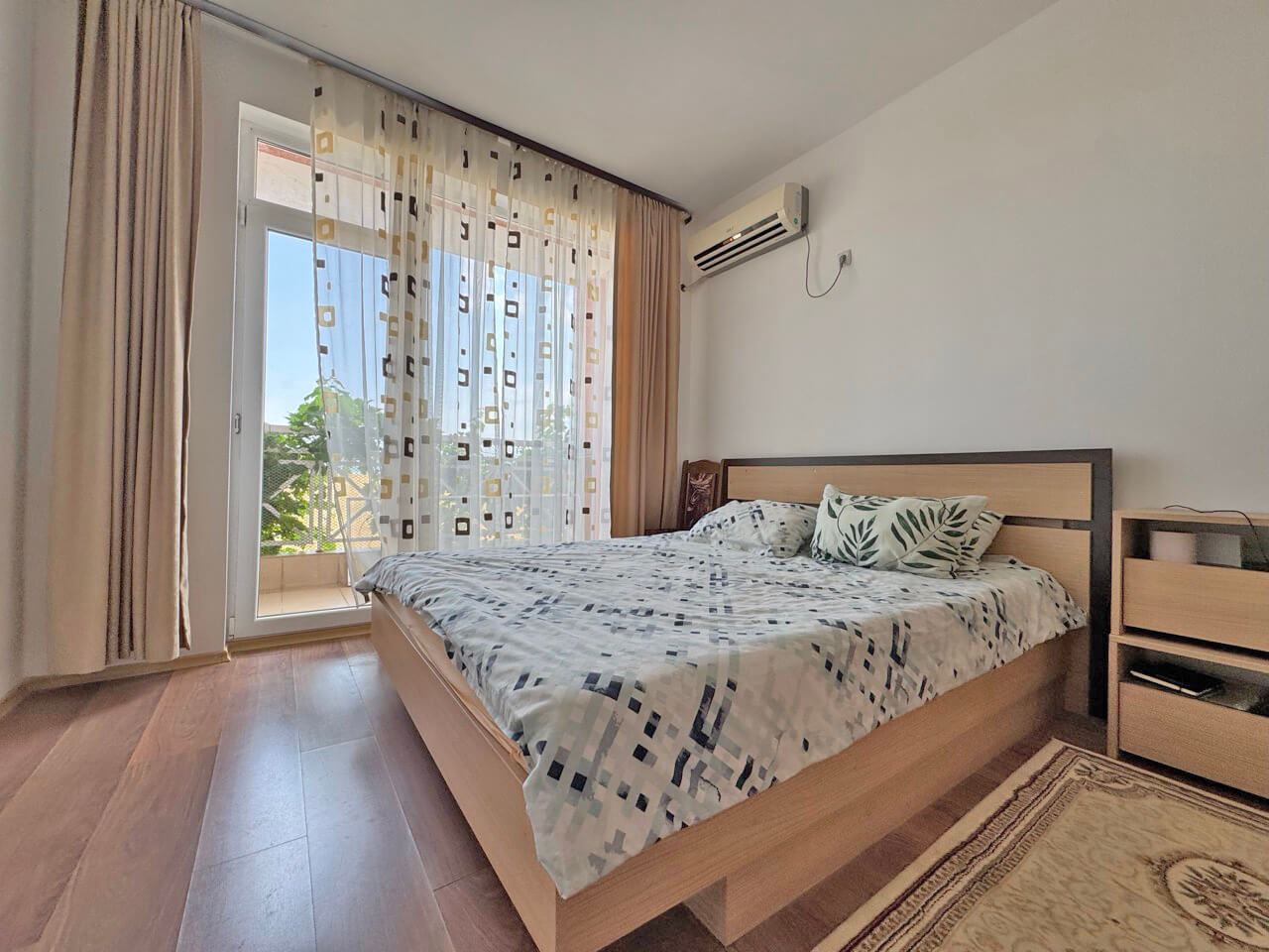 Prostorný apartmán se dvěma ložnicemi – komfort, klid a vynikající vybavení v moderním komplexu