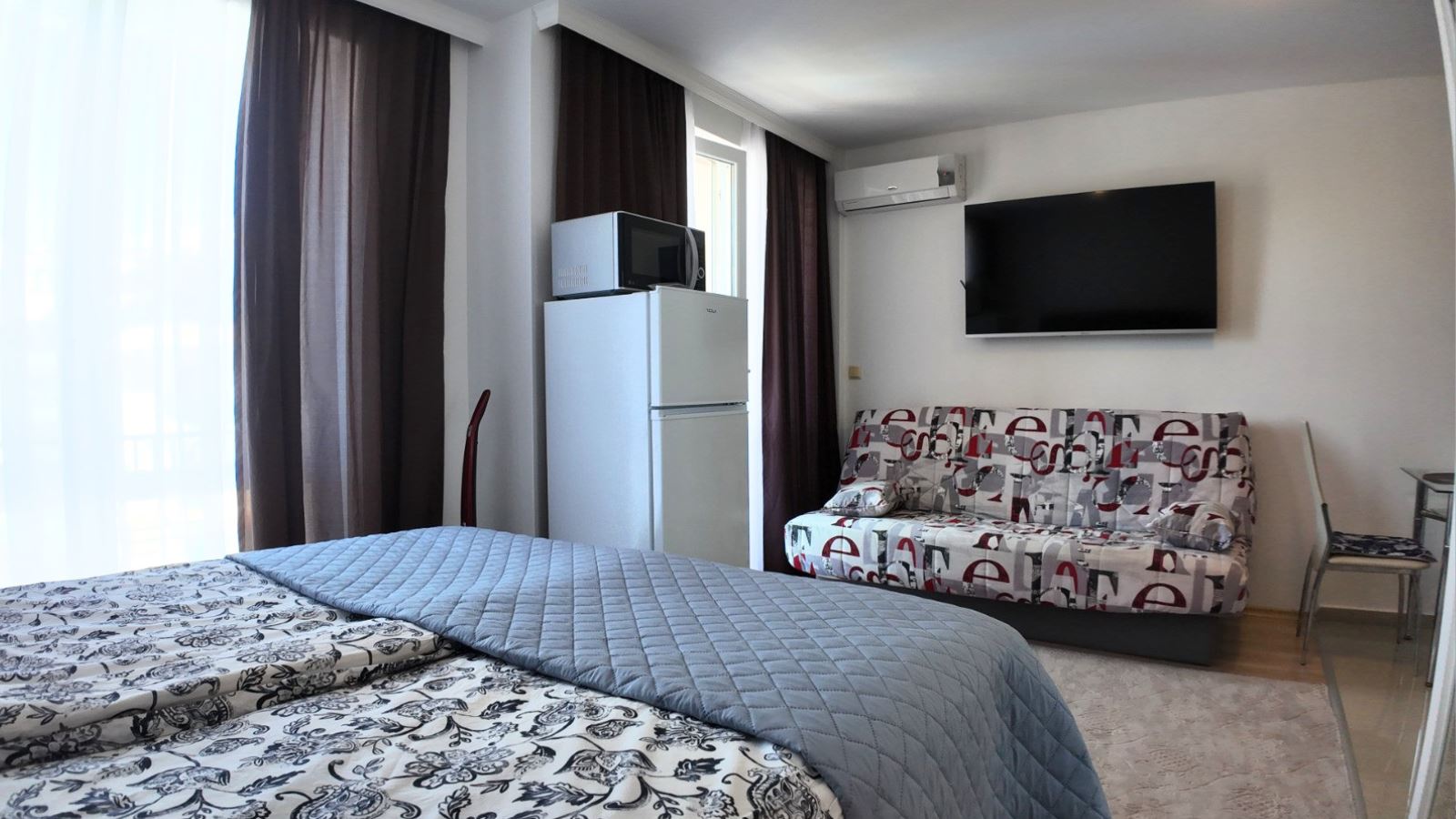 Stylové a prostorné studio v prestižním komplexu na Slunečném pobřeží – komfort a luxus u moře