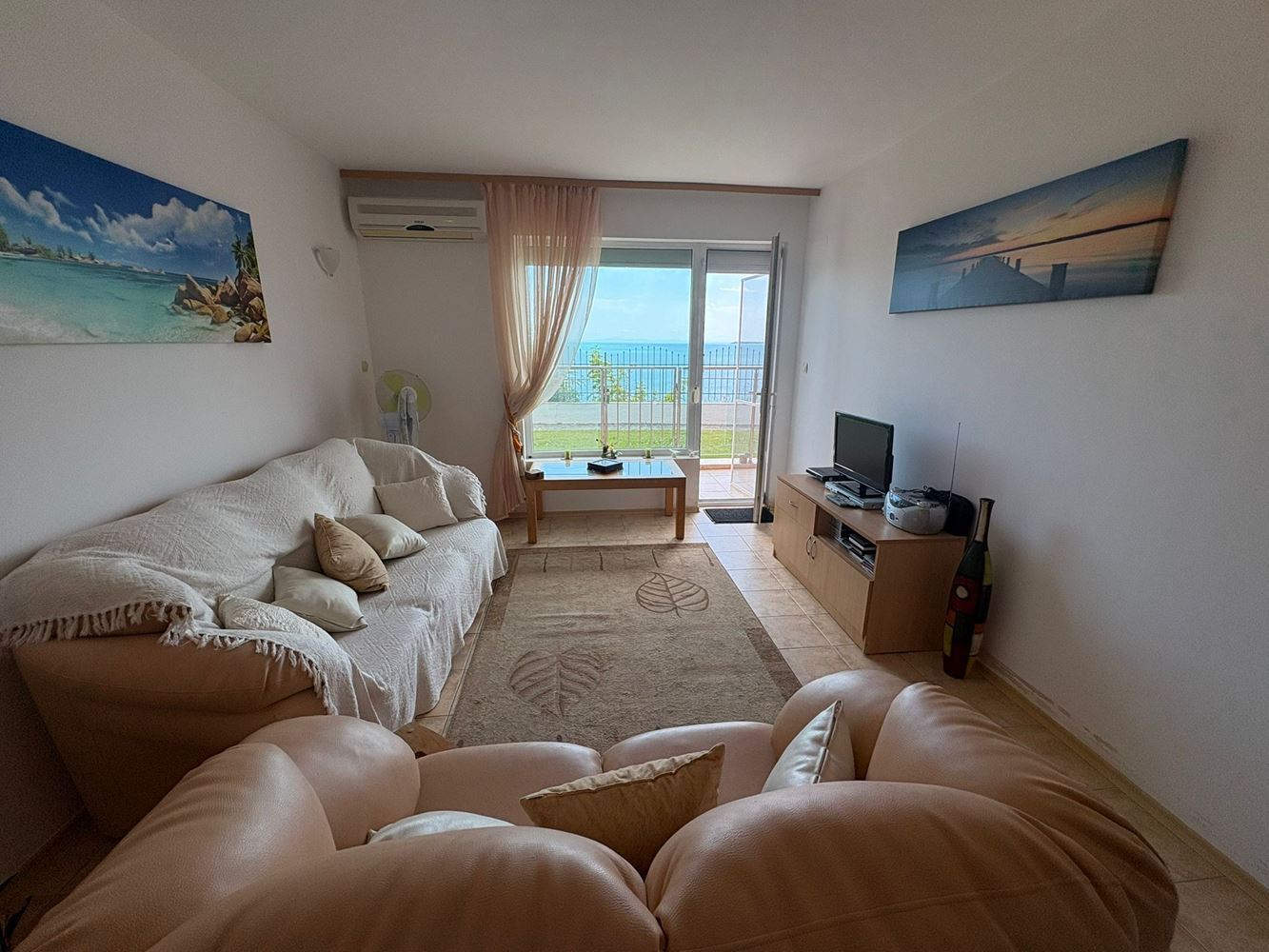 2pokojový apartmán s přímým výhledem na moře ve Svatém Vlasu – komfort, klid a resortový životní styl