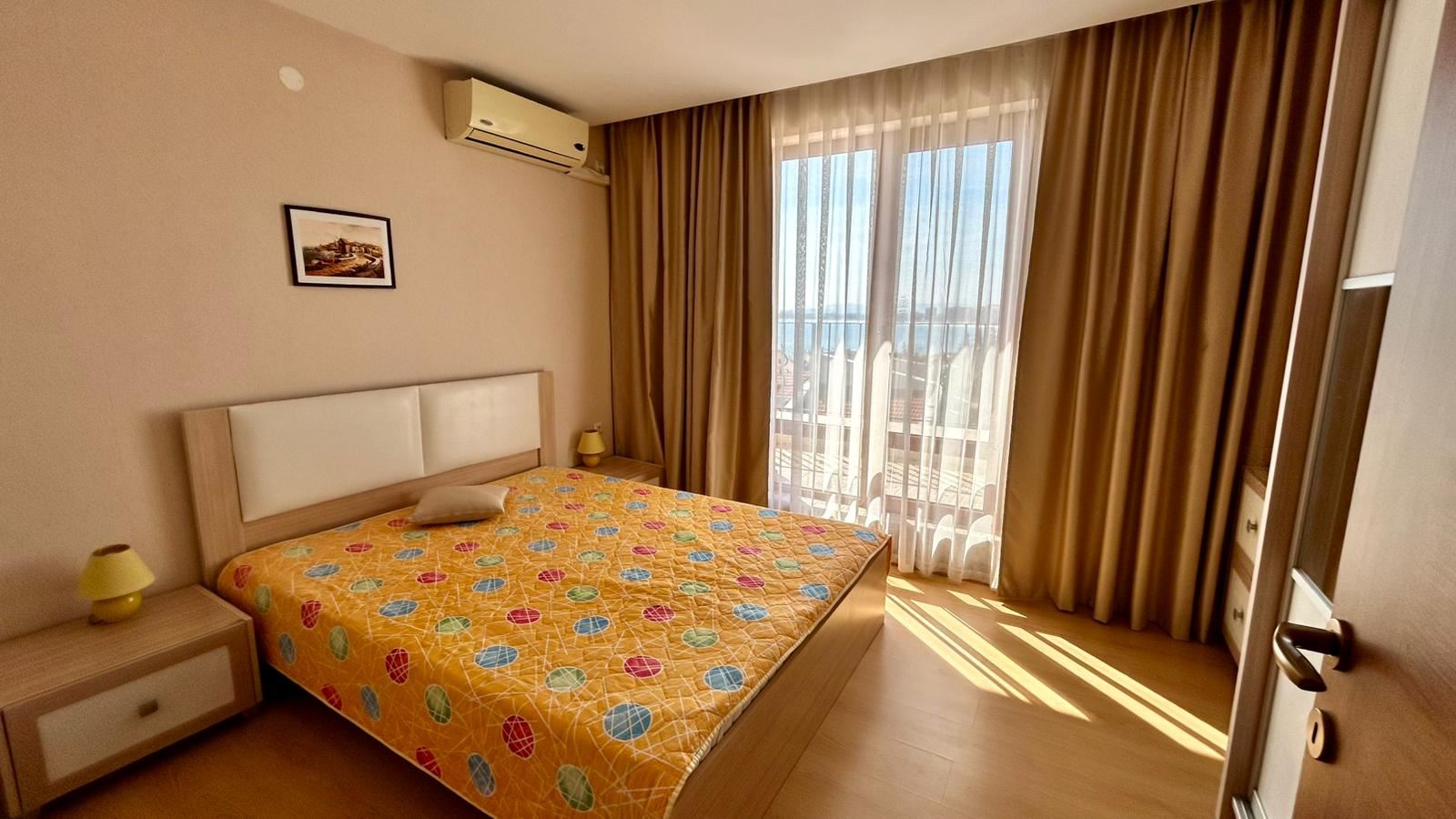 Sveti Vlas – apartmán se třemi ložnicemi s přímým panoramatickým výhledem na moře v komplexu na první linii