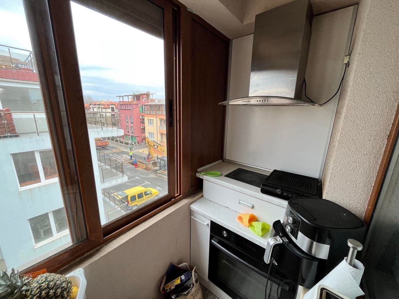 Luxusní apartmán se třemi terasami a vybavením vysoké třídy – výjimečný byt se dvěma ložnicemi v komplexu „Černé moře“, Nesebar