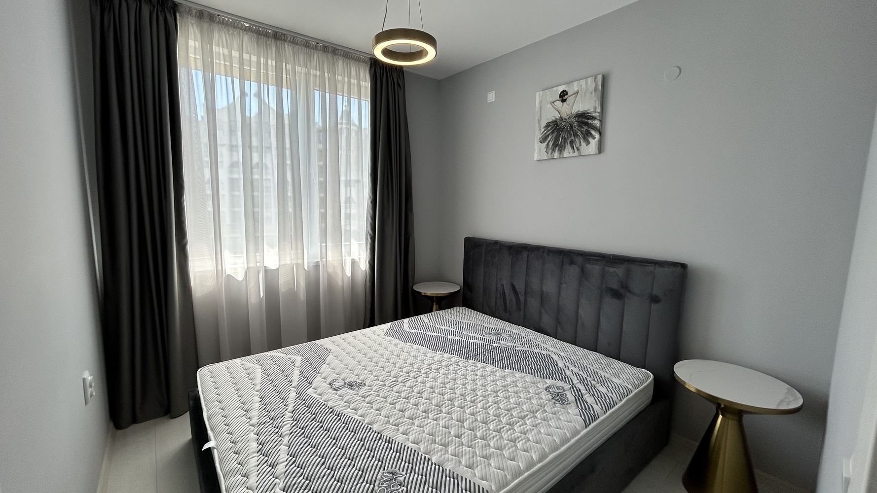 Elegantní byt se dvěma ložnicemi a panoramatickým výhledem na moře v první linii u moře na Slunečném pobřeží