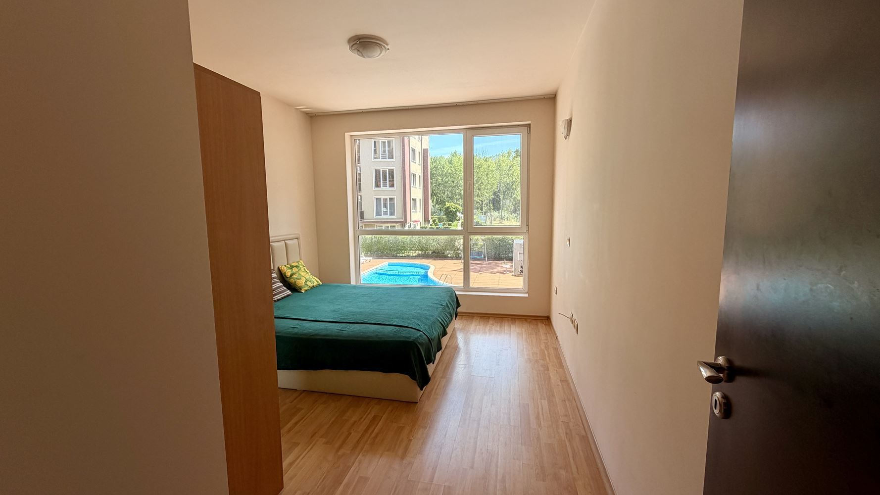 Slunečné pobřeží: apartmán s jednou ložnicí 300 metrů od pláže – komfort, kvalita a skvělá investice