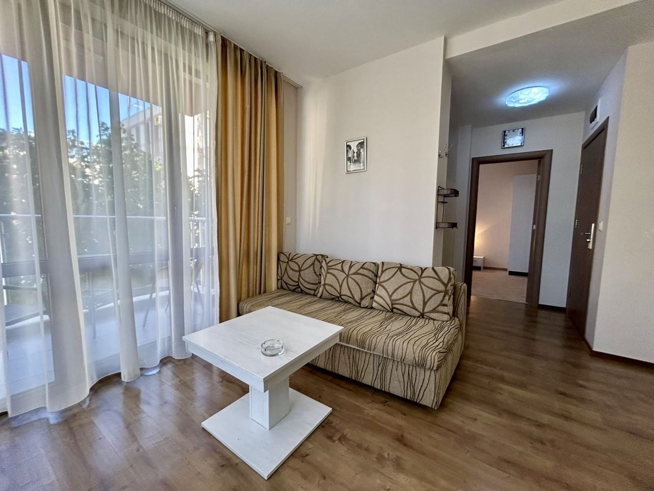 Útulný 2+kk apartmán s výhledem na bazén a zeleň v skvělém komplexu ve Slunečném pobřeží