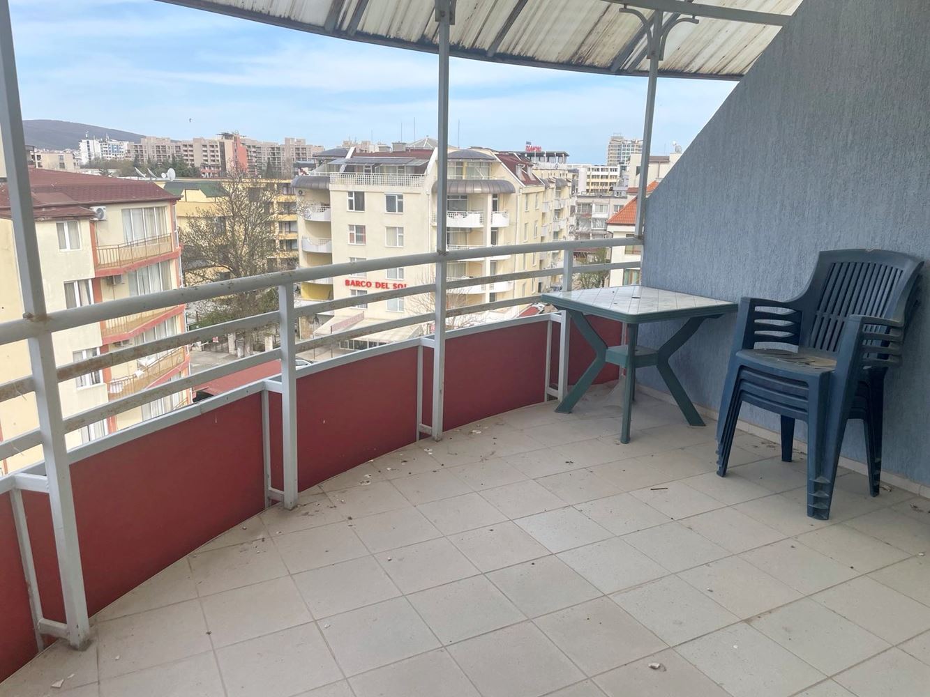 Prostorný panoramatický apartmán se dvěma ložnicemi ve Slunečném pobřeží