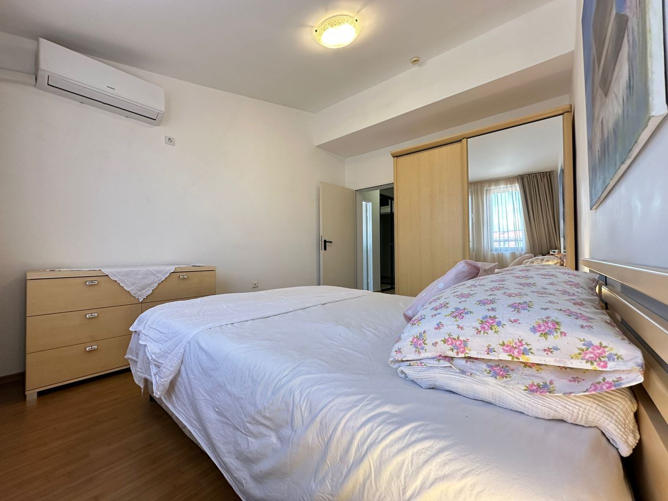 Apartmán s jednou ložnicí v první linii u moře v Aheloji – mořská atmosféra, luxusní vybavení a připravené dokumenty k uzavření obchodu