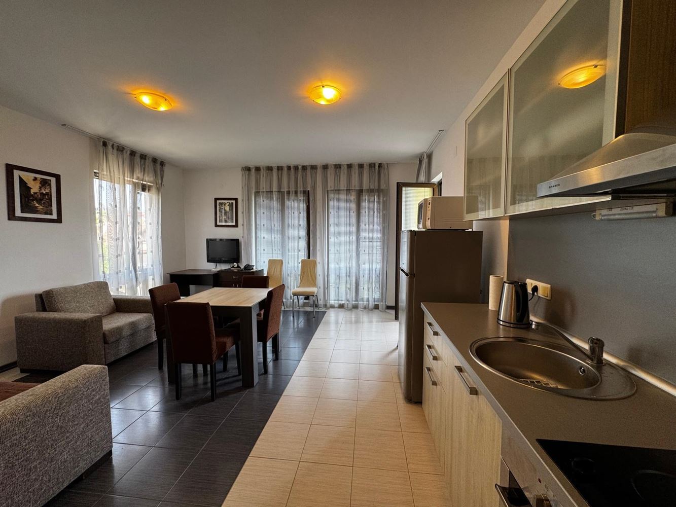 Apartmán s výhledem na moře v Černomorci – komfort, luxusní komplex a dokonalá prázdninová atmosféra