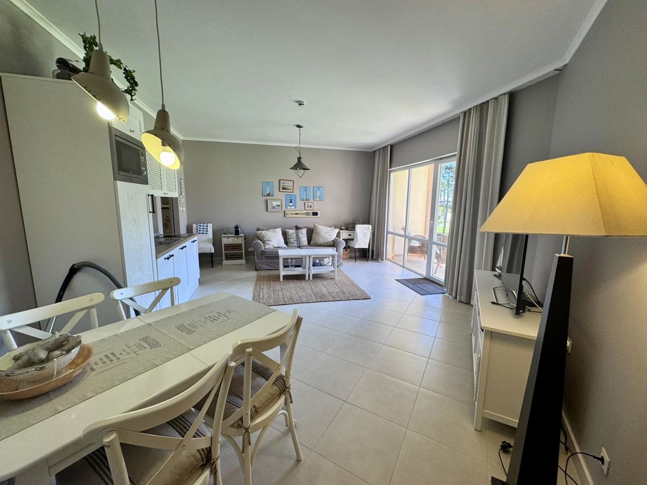 Luxusní byt s jednou ložnicí v prestižním komplexu na první linii – komfort, styl a nekonečné vybavení