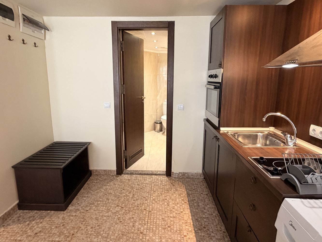 Exkluzivní studio se zahradou a přímým přístupem k bazénu – 100 m od moře ve Slunečném pobřeží