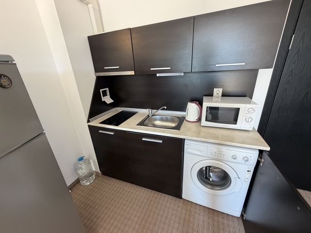 Dvoupokojový apartmán v první linii v Sarafovu – komfort, styl a přímořská atmosféra v komplexu