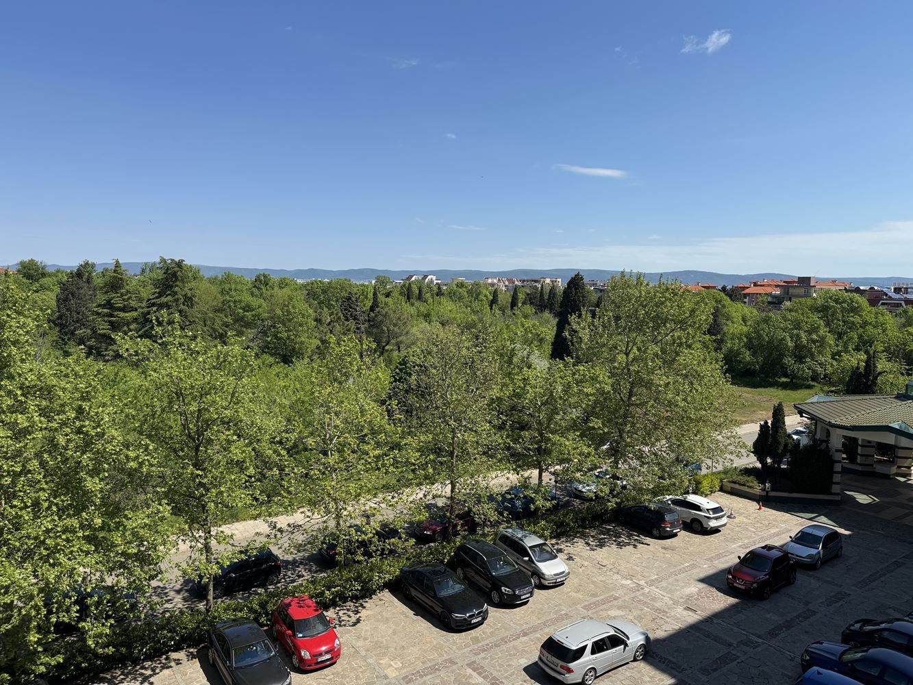 Prostorné studio v první linii v Ravdě – perfektní investice, luxusní komplex a komfort u moře