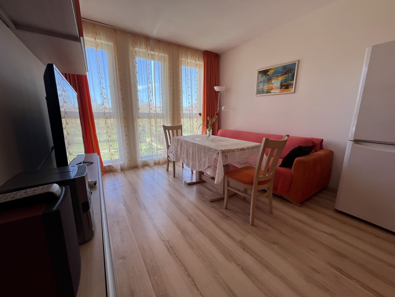 Slunný byt s jednou ložnicí na Slunečném pobřeží – plně zařízený, s výbornou lokalitou blízko pláže