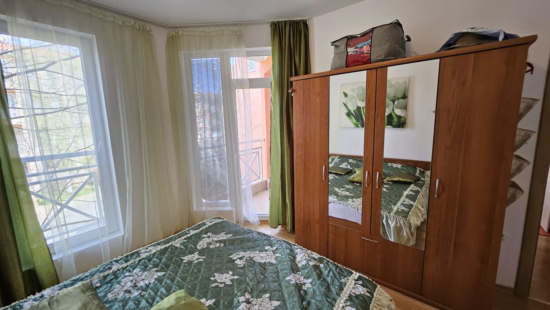 Moderní byt s jednou ložnicí v uzavřeném komplexu s bazény a vodními atrakcemi v oblasti Slunečného pobřeží