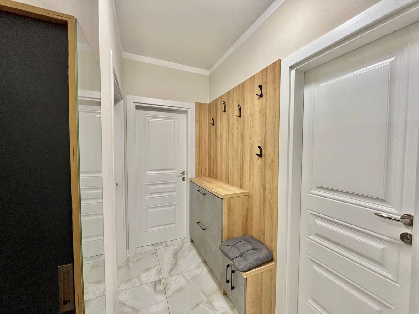 Dvouúrovňový apartmán se dvěma ložnicemi v centru Ravdy – luxus, komfort a vynikající poloha u moře