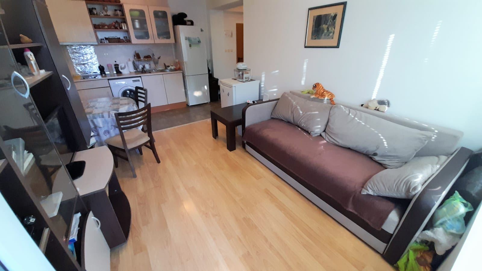 Komfortní apartmán s jednou ložnicí v celoročně fungujícím komplexu s parkováním v čtvrti Sarafovo