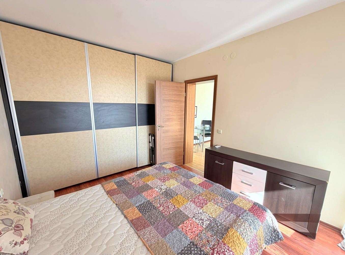 Světlý a teplý apartmán s jednou ložnicí u aquaparku v Sunny Beach – výborná investice k pronájmu