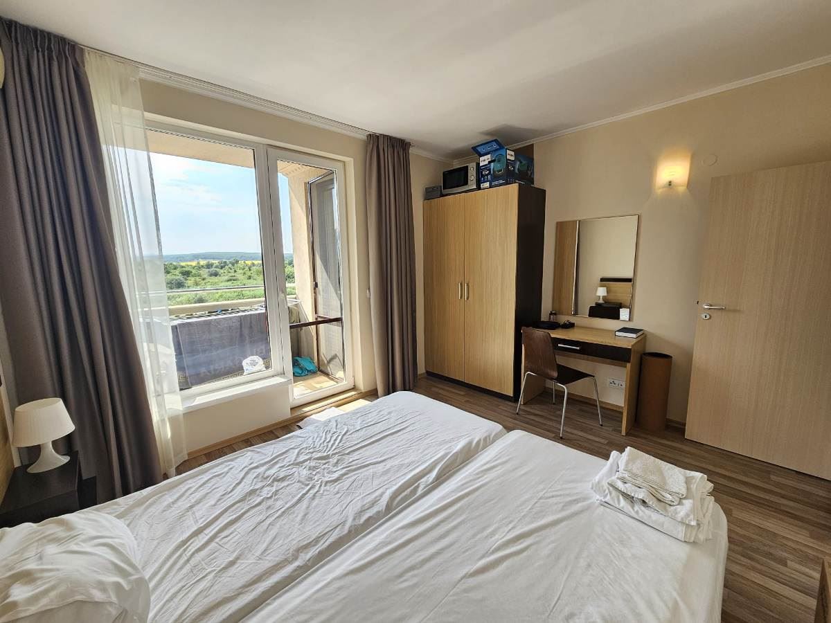 Luxusní apartmán se třemi ložnicemi na první linii u moře v Obzoru – panoramatický výhled na moře a hory