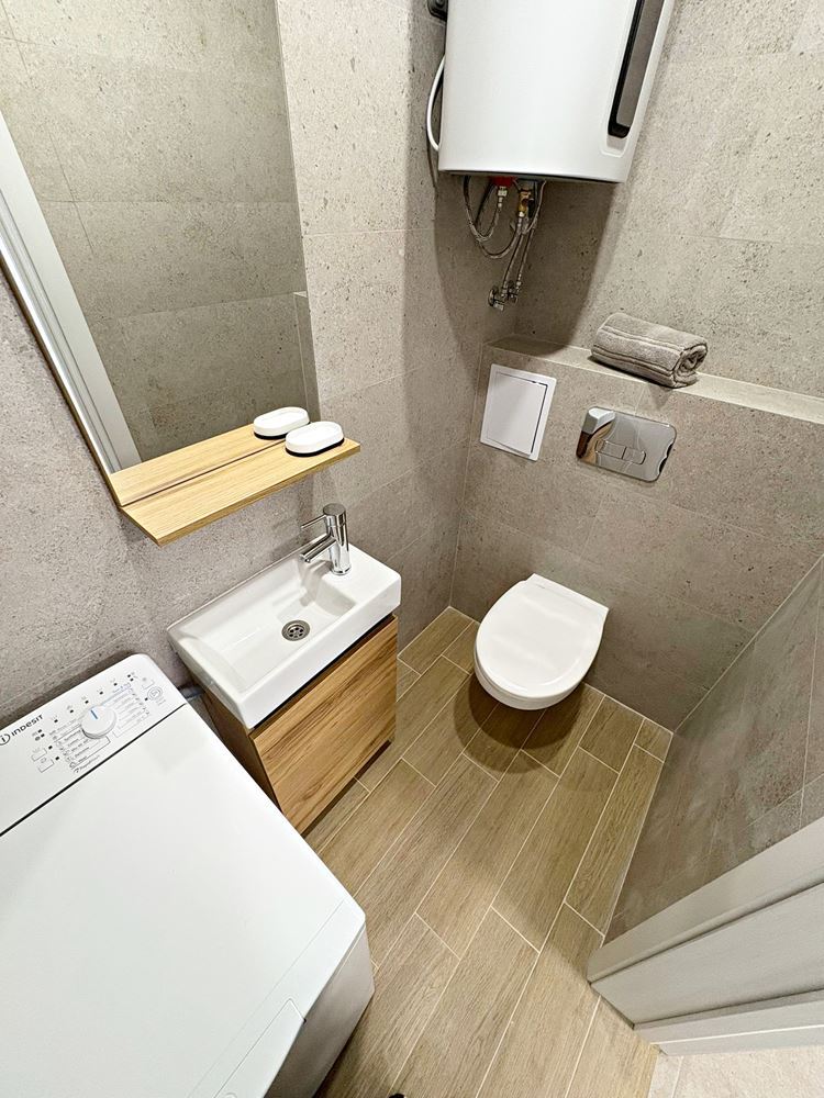 Dvě nezávislé bytové jednotky s výhledem na moře v centru Sveti Vlas – designový interiér a vlastní parkovací místo