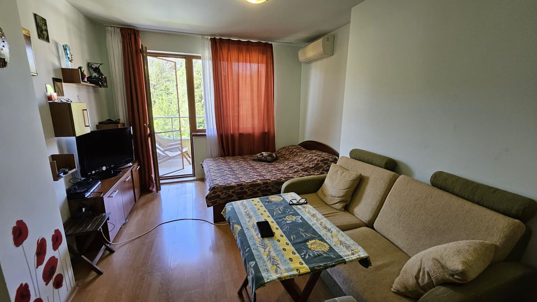 Mořské panorama a komfort pouhých 100 metrů od pláže! Zařízený apartmán s jednou ložnicí v komplexu v Byale