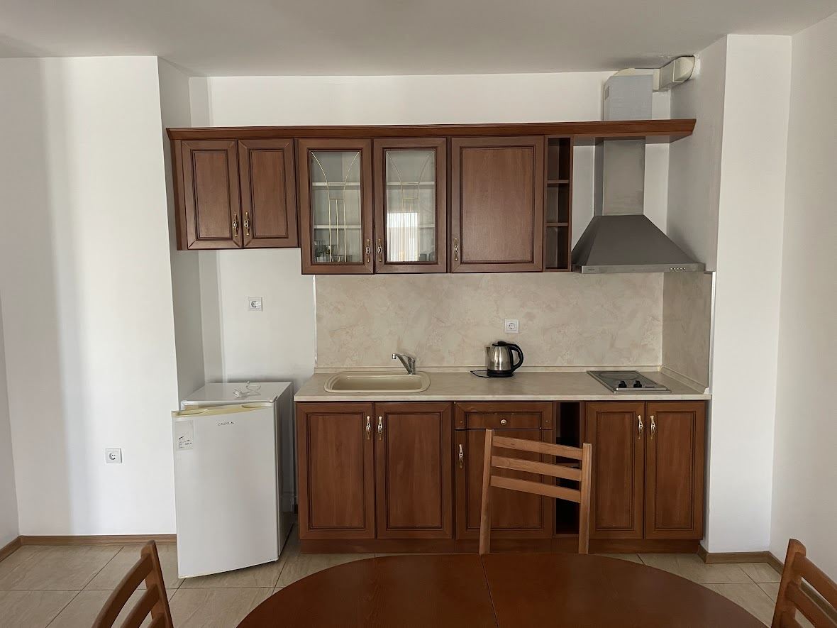 Výhled na moře a prvotřídní lokalita – byt v komplexu se službami, Aheloy