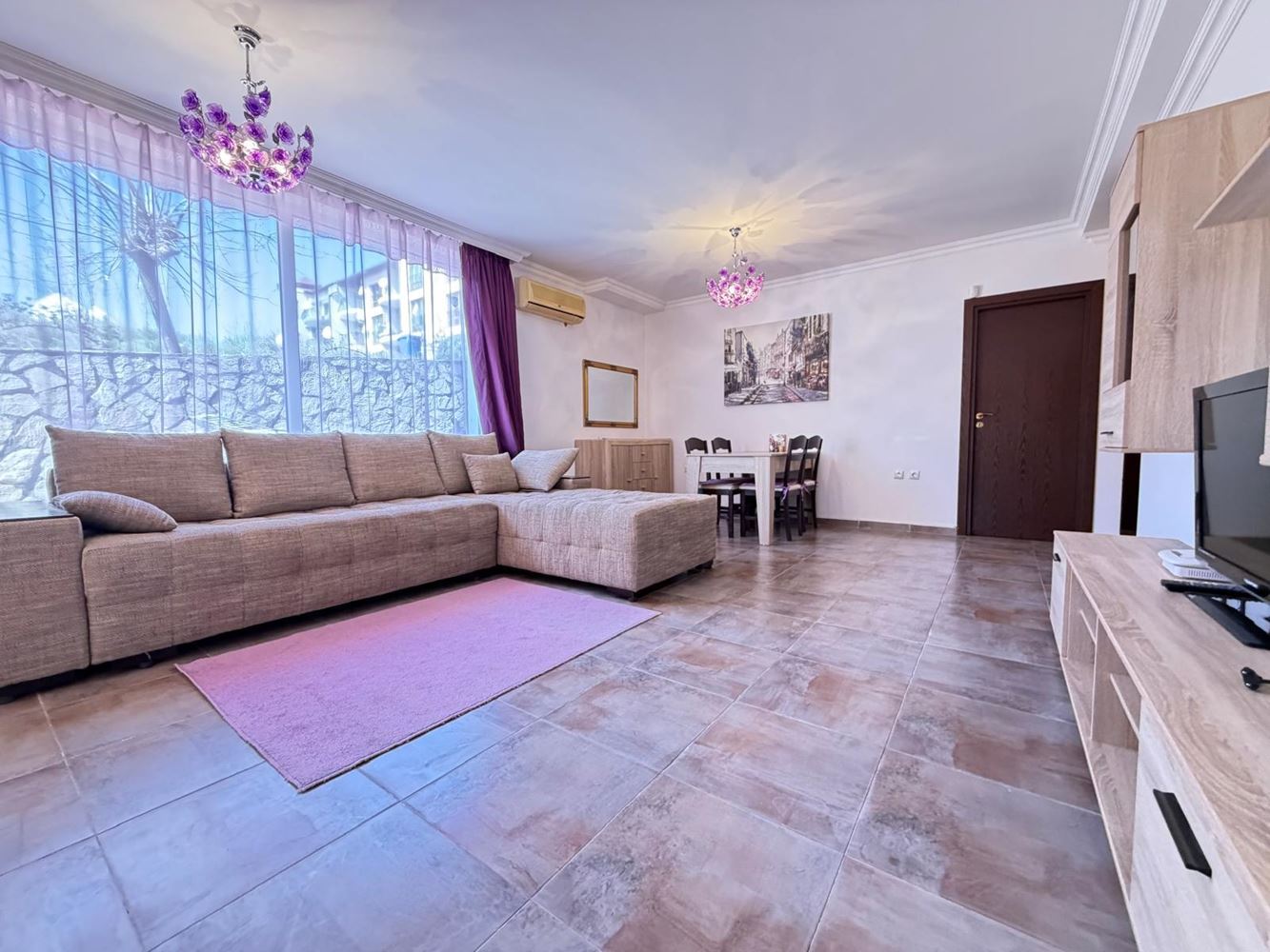 Komfortní dvoupokojový apartmán s přímým vstupem k bazénu – ideální pro bydlení i investici