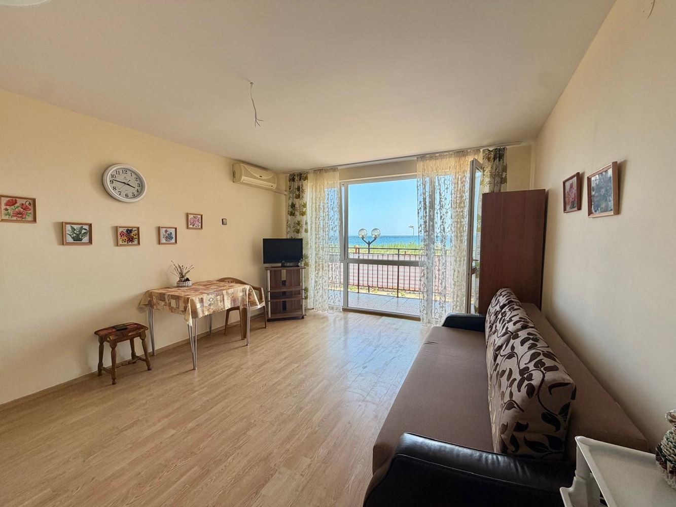Zařízené studio s panoramatickým výhledem na moře v Ravdě, pouhých 50 metrů od moře