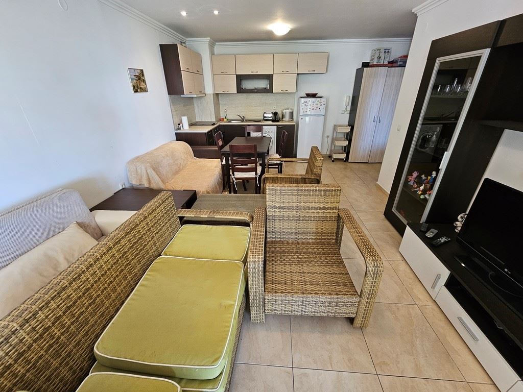 Luxus na první linii – stylový byt s verandou, soukromou zahradou a výhledem na moře ve Sveti Vlas