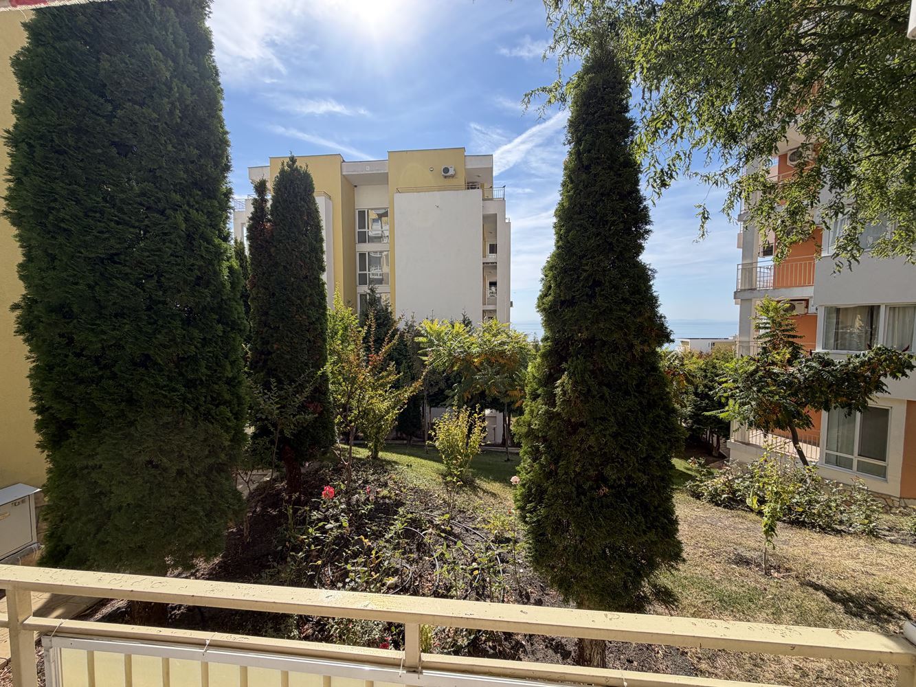 Apartmán s jednou ložnicí, prostornou terasou a výhledem na moře ve Sveti Vlas – 300 metrů od pláže