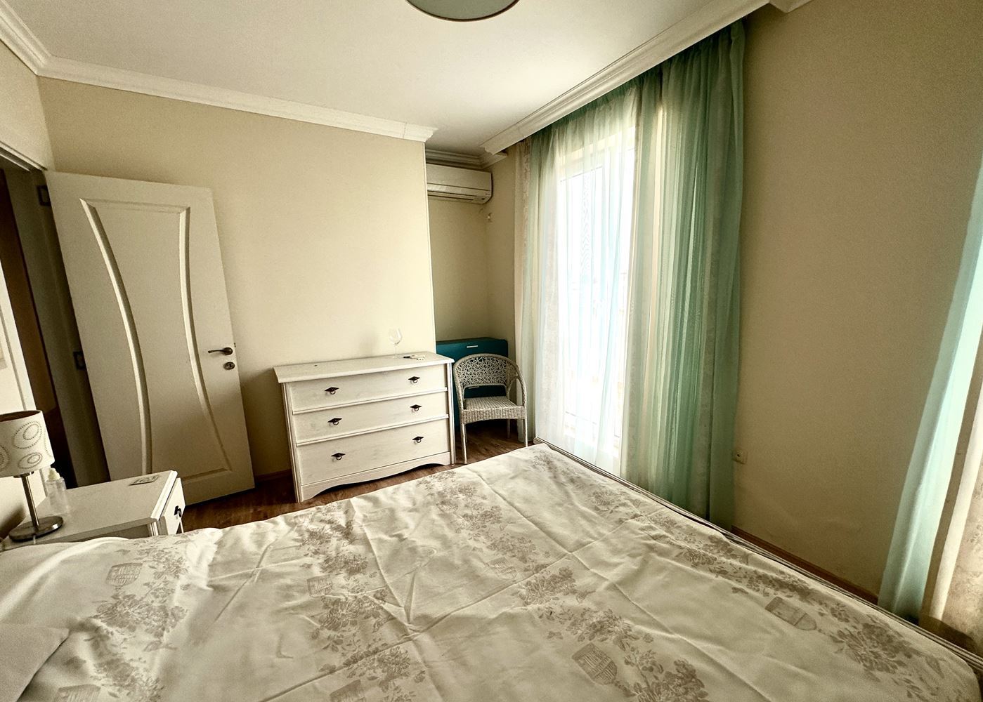 Prostorný apartmán se dvěma ložnicemi a panoramatickým výhledem na moře v Ravdě
