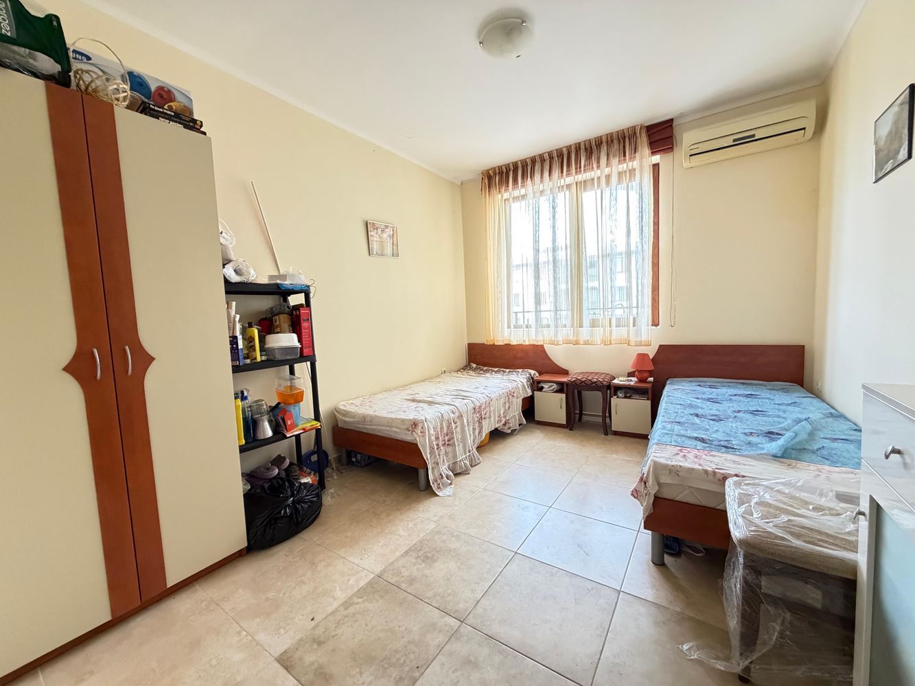 Apartmán se dvěma ložnicemi a výhledem na bazén v Nesebaru – prostor, komfort a výborná lokalita pouhých 300 metrů od moře