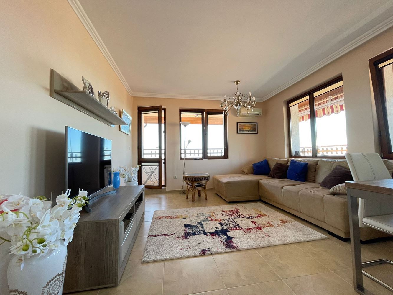 Panoramatický apartmán se třemi ložnicemi jen pár kroků od moře a jachtařského přístavu ve Sveti Vlas