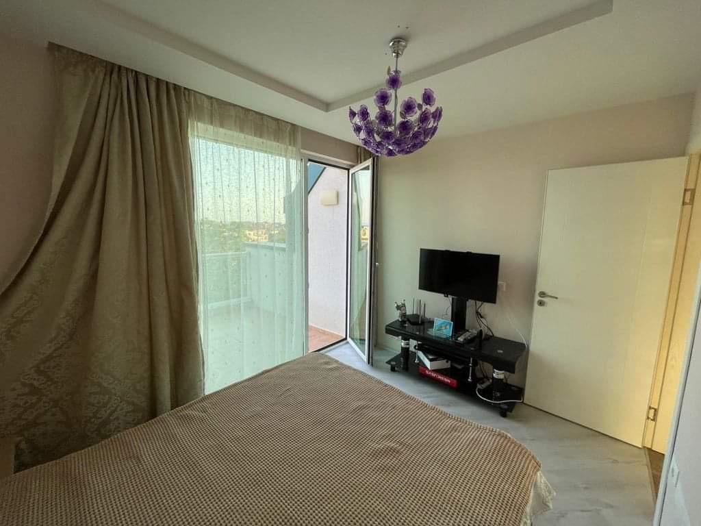 Panoramatický byt se dvěma ložnicemi s výhledem na moře v Ravdě – světlo, prostor a nízký poplatek za údržbu