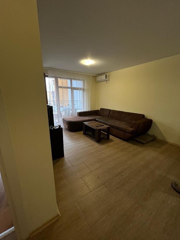 Prostorný apartmán s jednou ložnicí na první linii v malebné Ravdě