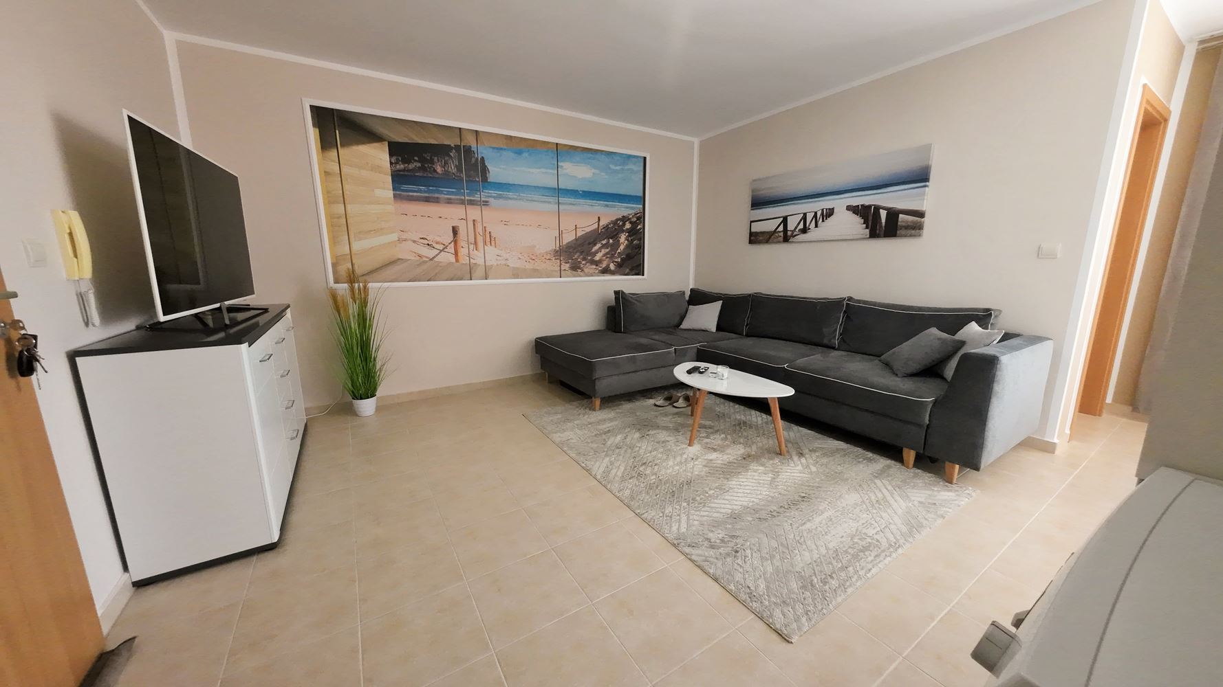 Útulný apartmán s jednou ložnicí na Slunečném pobřeží – komfort, prostornost a výborná poloha u moře