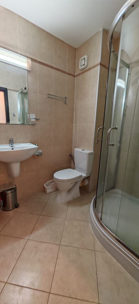 Skvělá příležitost ve Sveti Vlas – zařízený prostorný apartmán s jednou ložnicí blízko pláže